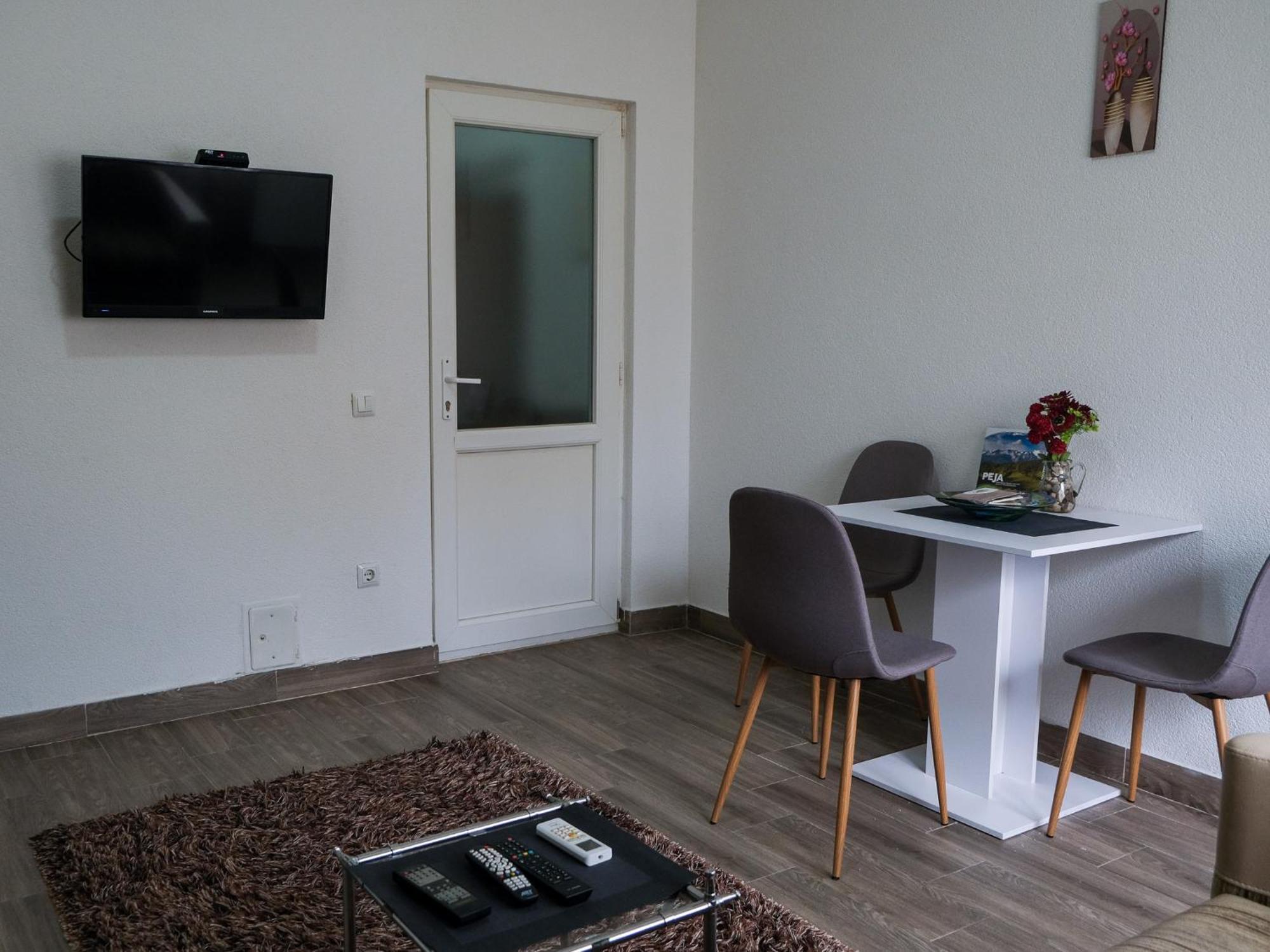 Cozy Spacious Apartment Peć Eksteriør billede